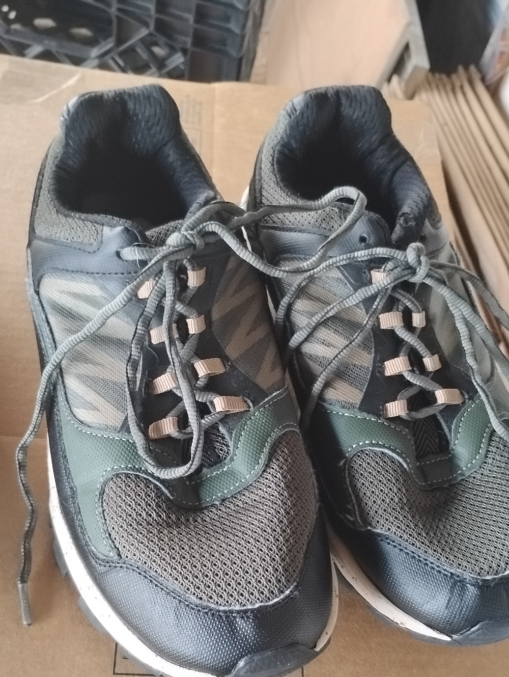 Men's Athletic Lace-Up Sneakers in Gray & Green